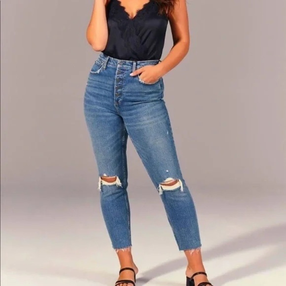 Abercrombie & Fitch Ultra High Rise Mom Jean